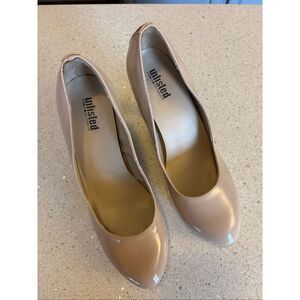 Unlisted heels